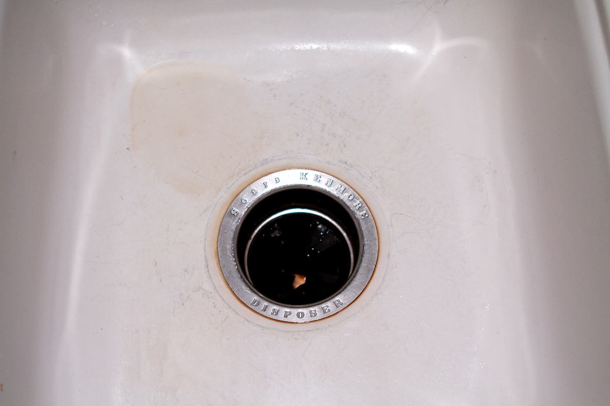 How to Remove Stains from a Porcelain Sink 